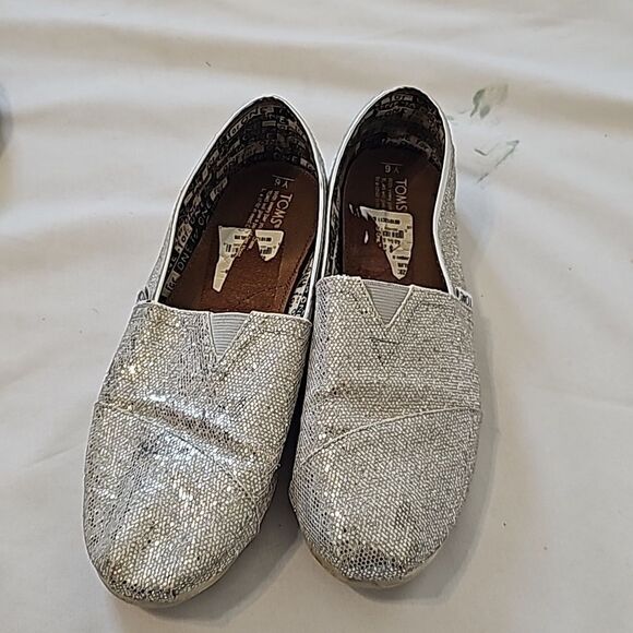 TOMS Silver Glitter 6 - Picture 1 of 7
